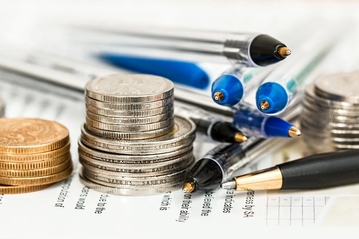 Combien coûte vraiment un premier salarié en 2025 ?